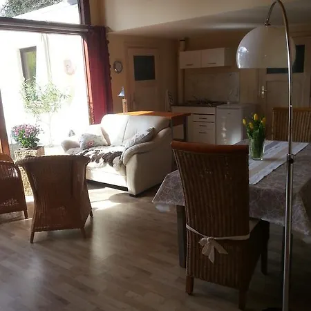 Gartenapartment In Stadtvilla Apartmán
